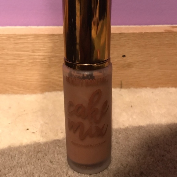 Beauty Bakerie Cake Mix Foundation Shade 21 - Picture 1 of 2